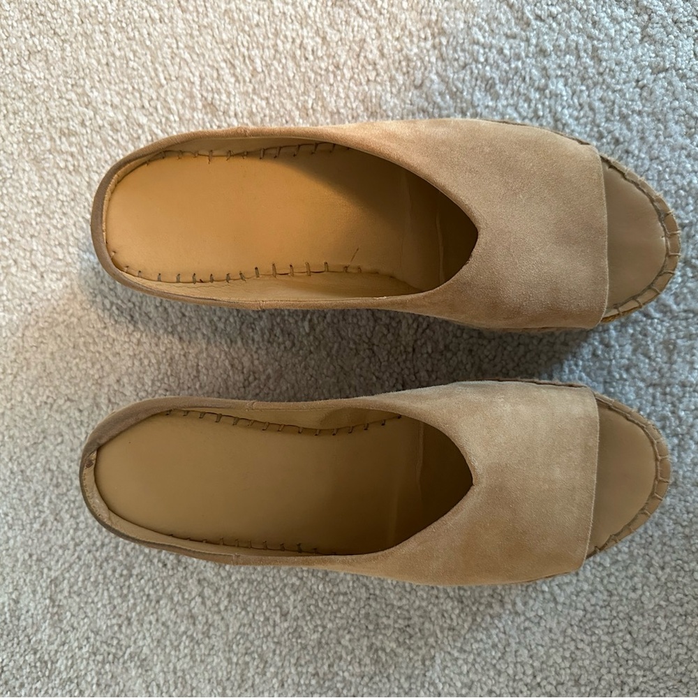 Tan suede clog heels - Picture 3 of 6